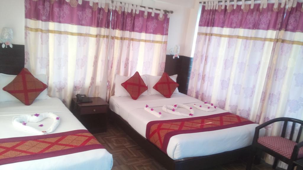 Hotel Center Lake بوكْرا الغرفة الصورة