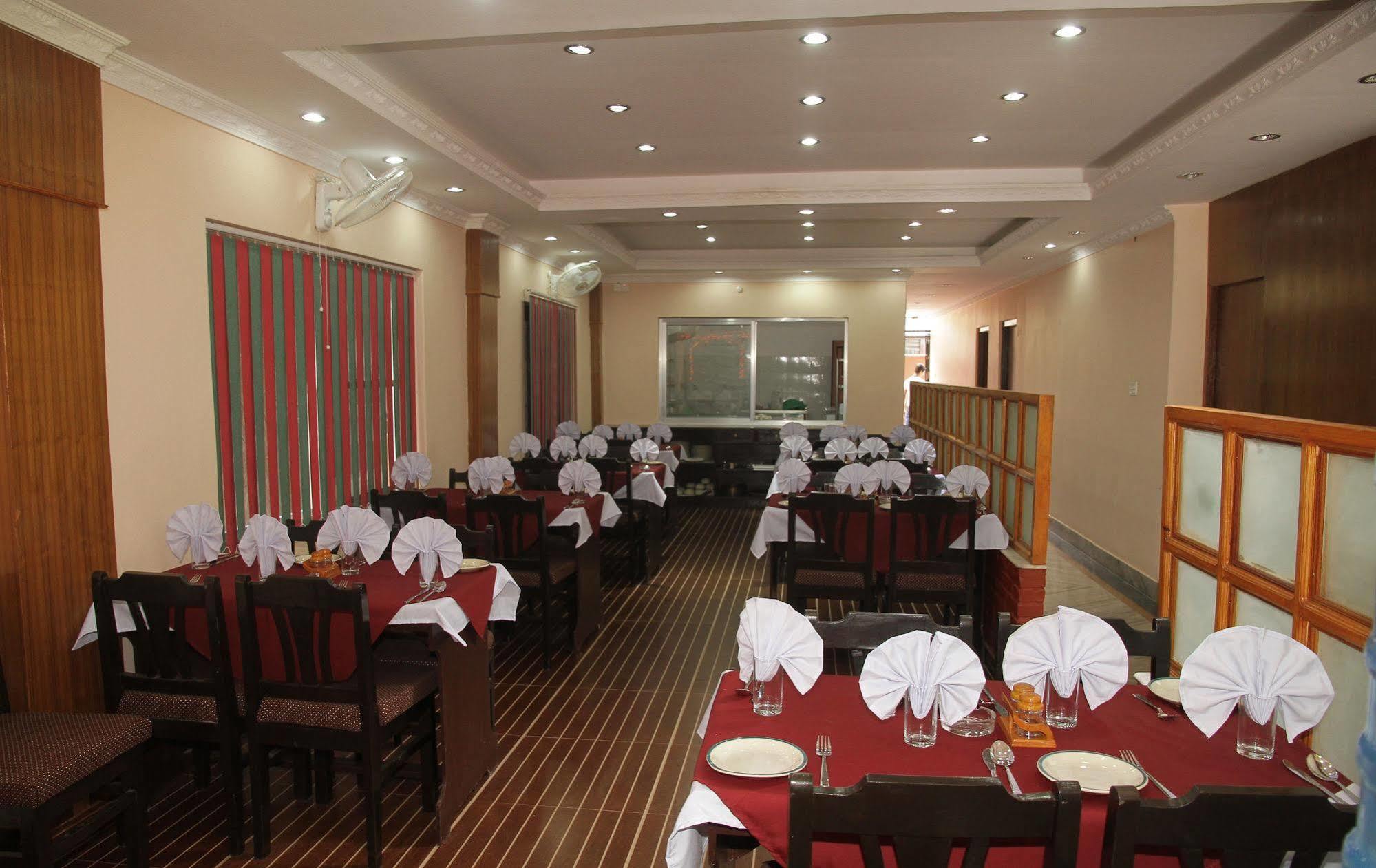 Hotel Center Lake بوكْرا المظهر الخارجي الصورة